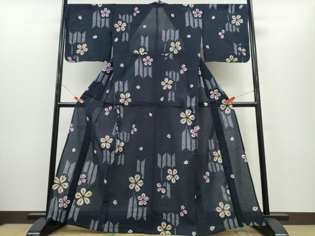 平和屋着物∴夏物　浴衣　有松鳴海絞り　舞桜　矢羽文様　濃紺地　綿　逸品　未使用　CABH1412ng