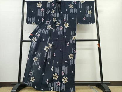 平和屋着物∴夏物　浴衣　有松鳴海絞り　舞桜　矢羽文様　濃紺地　綿　逸品　未使用　CABH1412ng