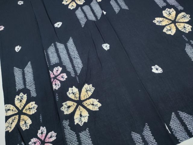 平和屋着物∴夏物　浴衣　有松鳴海絞り　舞桜　矢羽文様　濃紺地　綿　逸品　未使用　CABH1412ng