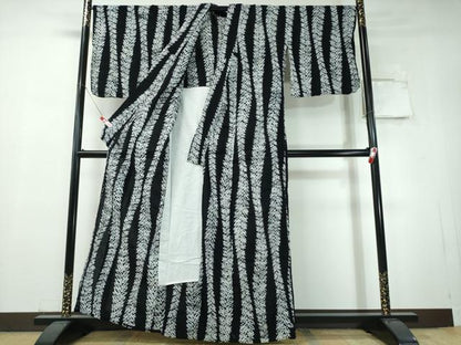 平和屋着物∴夏物　浴衣　有松鳴海絞り　枝葉文　黒地　綿　逸品　CABH1471ng