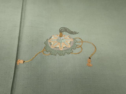 平和屋着物●創業140年　小糸染芸の四代目　小糸敏夫　訪問着　紬地　総刺繍　打ち出の小槌　吉祥花文　暈し染め　金糸　逸品　CABH2403ut