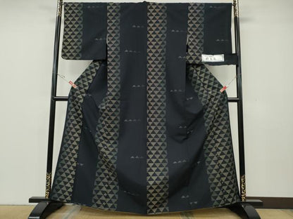 平和屋着物●小紋　粋大島　鱗文　反端付き　洗える着物　CABH2511ut
