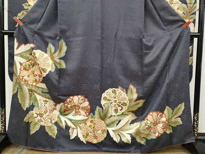 平和屋着物●豪華振袖　駒刺繍　舞花文　金彩　正絹　逸品　CABH2519ut