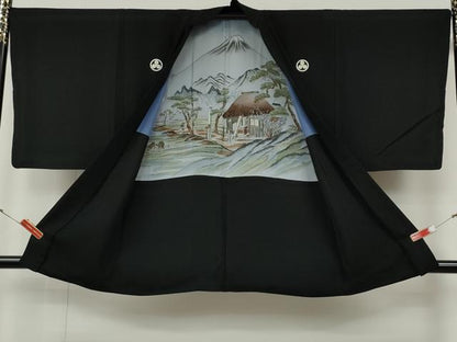 平和屋着物●男性　黒紋付・羽織セット　羽裏：風景人物文　正絹　逸品　CABH2596ut