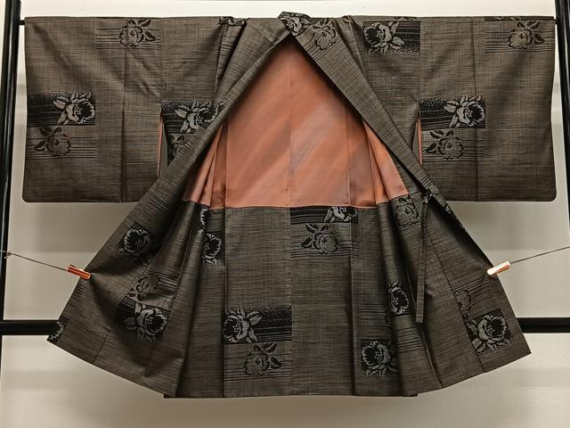 平和屋着物＃道中着　本場大島紬　9マルキ　古代染色　純泥染め　舞花文　ロング丈　証紙付き　正絹　逸品　CABH3309ua