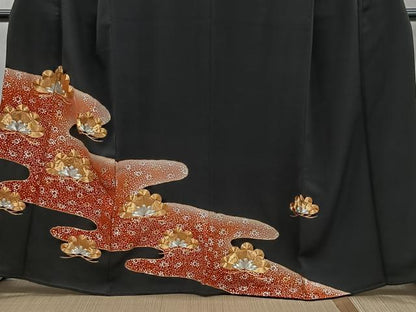 平和屋着物■豪華黒留袖　駒刺繍　霞花松文　金銀彩　正絹　逸品　CABH3396ua