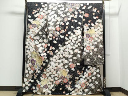 平和屋着物●豪華振袖　駒刺繍　糸巻き花文　黒地　金彩　正絹　逸品　CABH3707th