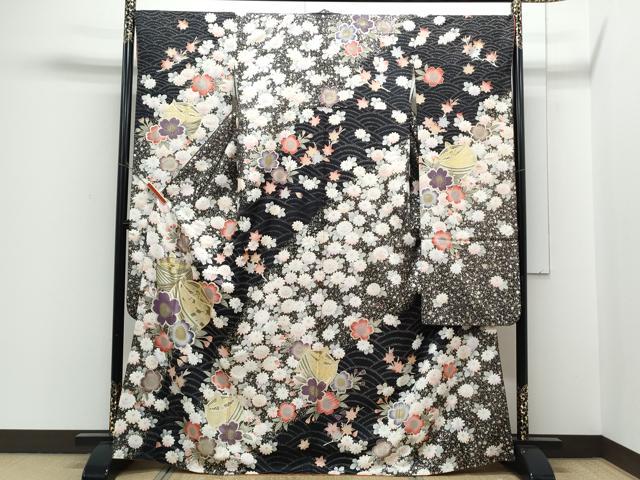 平和屋着物●豪華振袖　駒刺繍　糸巻き花文　黒地　金彩　正絹　逸品　CABH3707th