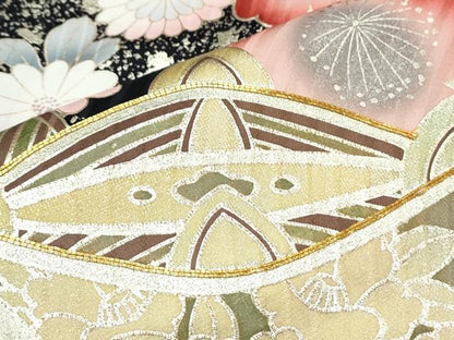 平和屋着物●豪華振袖　駒刺繍　糸巻き花文　黒地　金彩　正絹　逸品　CABH3707th