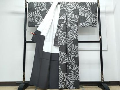 平和屋着物●創業140年　小糸染芸の四代目　小糸敏夫　小紋　片輪車文　正絹　逸品　CABH3733th