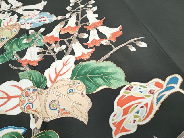 平和屋着物●アンティーク　大正ロマン　黒留袖　駒刺繍　草花文　金彩　正絹　逸品　CABH3761th