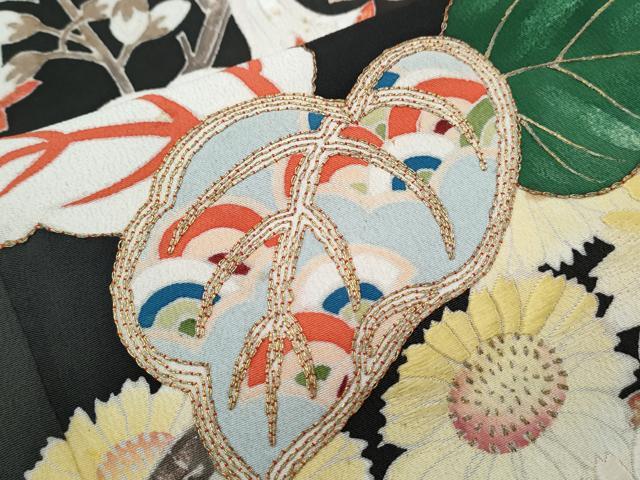 平和屋着物●アンティーク　大正ロマン　黒留袖　駒刺繍　草花文　金彩　正絹　逸品　CABH3761th