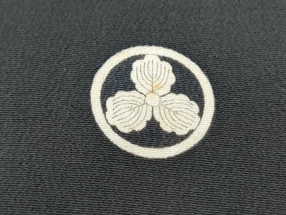 平和屋着物●アンティーク　大正ロマン　黒留袖　駒刺繍　草花文　金彩　正絹　逸品　CABH3761th