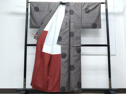 平和屋着物●本場大島紬　純泥染め　9マルキ　吉祥花文　興紬商店謹製　証紙付き　正絹　逸品　CABH3772th