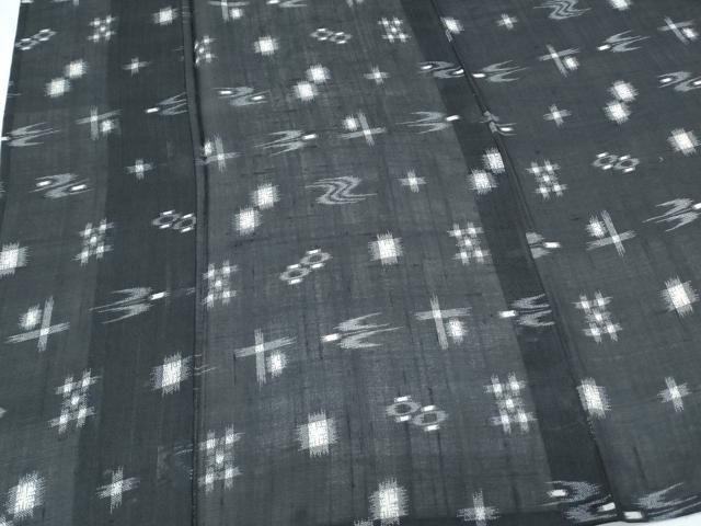平和屋着物＊夏物　紗紬　琉球絣文様　黒地　正絹　逸品　CABH3840th