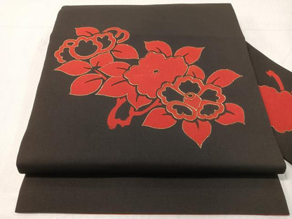 平和屋着物●塩瀬　九寸名古屋帯　駒刺繍　草花文　黒地　金彩　正絹　逸品　CABH4503vp