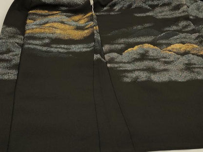 平和屋着物＃羽織　寿光織　遠山雲重ね文　黒地　金糸　正絹　逸品　CABH6836in