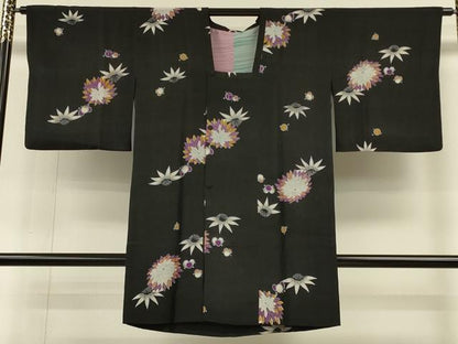 平和屋着物∞道行コート　草花文　黒地　ロング丈　正絹　逸品　CABH6860in