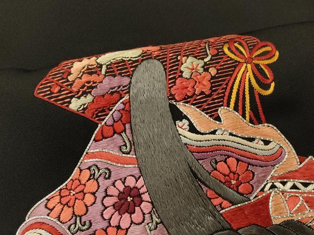 平和屋着物＃羽織　駒刺繍　総刺繍　檜扇人物花文　黒地　銀糸　正絹　逸品　未使用　CABH6942in
