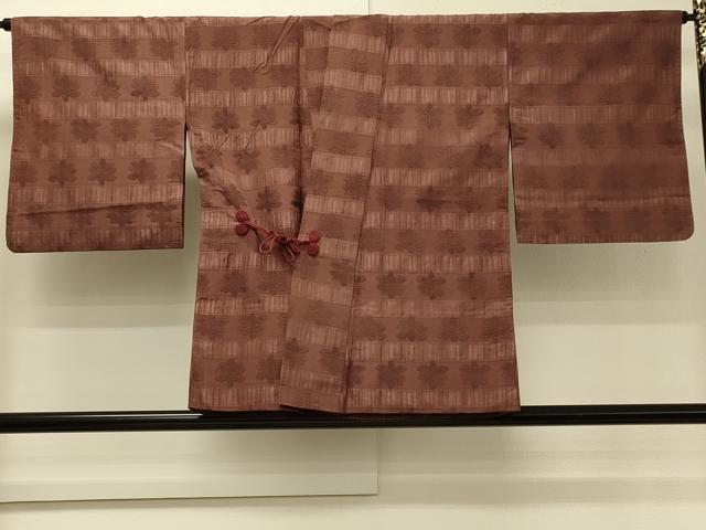平和屋着物＃道中着　横段草花地紋　砺茶色　正絹　逸品　CABH6979in