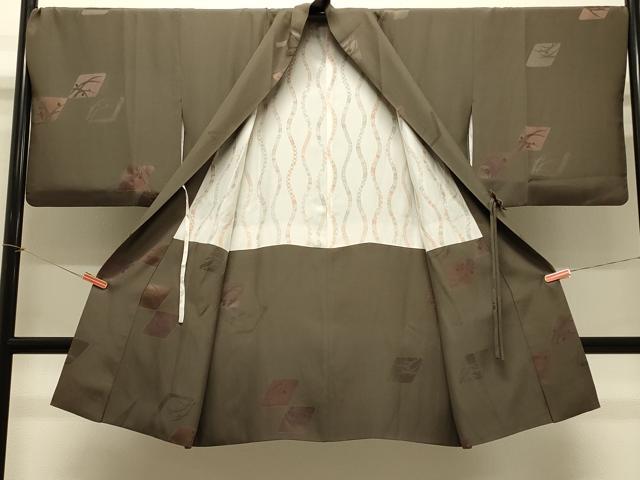 平和屋着物＃道中着　地紋起こし　色紙草花文　ロング丈　正絹　逸品　CABH7038in