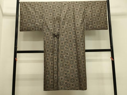 平和屋着物＃本場大島紬　道中着　割り込み絣　七宝花文　ロング丈　正絹　逸品　CABH7052in