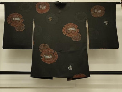 平和屋着物＃羽織　寿光織　絵皿風景文　黒地　銀糸　正絹　逸品　CABH7117in
