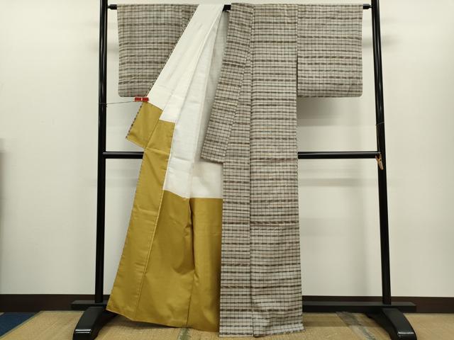 平和屋着物●国指定重要無形文化財　本場久米島紬　手織　格子柄　正絹　逸品　CABH7980ze