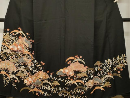 平和屋着物■豪華黒留袖　駒刺繍　雪芝松花文　金彩　正絹　逸品　CABH8859ev