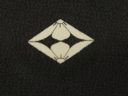 平和屋着物■豪華黒留袖　駒刺繍　文箱草花文　暈し染め　金彩　正絹　逸品　CABH9094ev