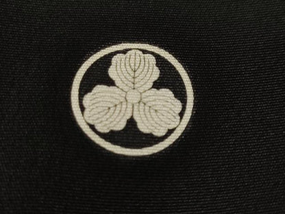 平和屋着物■豪華黒留袖　駒刺繍　群鶴扇面雪輪草花文　金彩　正絹　逸品　CABH9116ev