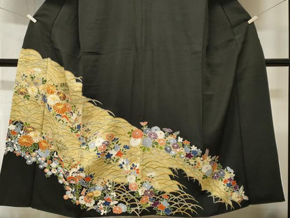 平和屋着物■豪華黒留袖　駒刺繍　芝草花文　金銀彩　正絹　逸品　CABH9117ev