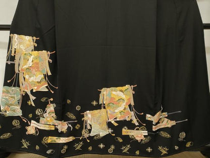 平和屋着物■豪華黒留袖　駒刺繍　誰が袖花飛鶴文　印籠花文　宝尽し　金彩　正絹　逸品　CABH9146ev