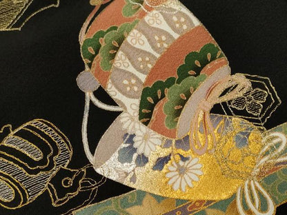 平和屋着物■豪華黒留袖　駒刺繍　誰が袖花飛鶴文　印籠花文　宝尽し　金彩　正絹　逸品　CABH9146ev