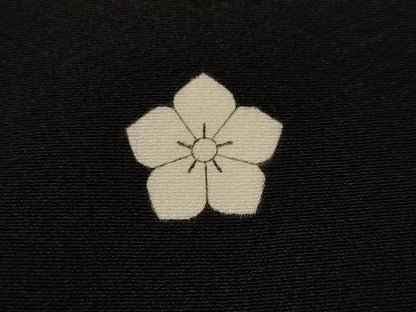 平和屋着物■豪華黒留袖　駒刺繍　道長地紙飛鶴花文　雪輪花文　暈し染め　金彩　正絹　逸品　CABH9203ev