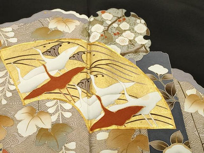 平和屋着物■豪華黒留袖　駒刺繍　道長地紙飛鶴花文　雪輪花文　暈し染め　金彩　正絹　逸品　CABH9203ev