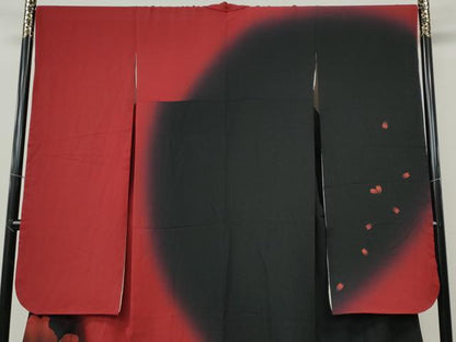 平和屋着物●豪華振袖　舞花文　暈し染め　黒地　金銀彩　正絹　逸品　CABH9745ut