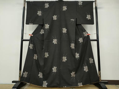 平和屋着物●本場大島紬　9マルキ　地空き　舞花文　正絹　逸品　CABH9776ut
