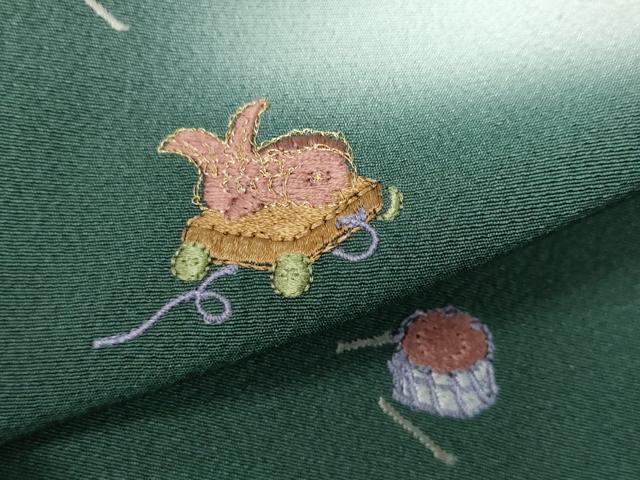 平和屋着物●訪問着　刺繍　兜　玩具　動物　暈し染め　金彩　正絹　逸品　CABH9789ut