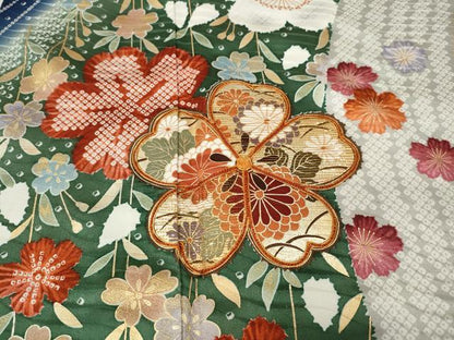 平和屋着物●豪華振袖　駒刺繍　舞花文　金彩　正絹　逸品　CABH9918ut
