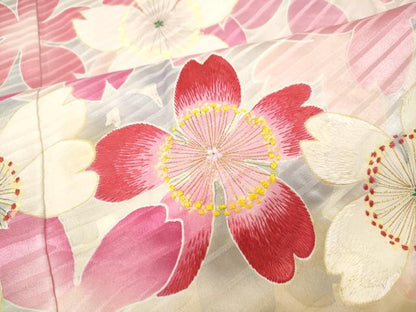 平和屋着物●豪華振袖　刺繍　舞花文　金彩　正絹　逸品　CABH9920ut