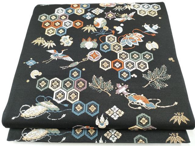 平和屋着物●西陣の老舗　1782年創業　山下織物　六通柄袋帯　元緑宝尽くし文　黒地　金糸　正絹　逸品　CABI0102hy