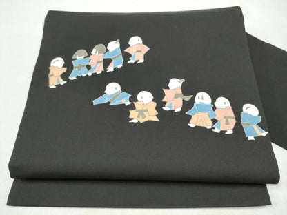 平和屋着物●塩瀬　九寸名古屋帯　人物文　黒地　金彩　正絹　逸品　CABI0195hy