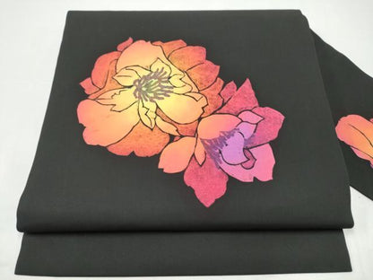 平和屋着物●塩瀬　九寸名古屋帯　作家物　ろうけつ染　舞花文　黒地　正絹　逸品　CABI0285hy