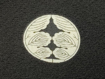 平和屋着物●創業460年・千總　黒留袖　駒刺繍　流水松竹梅文　金彩　正絹　逸品　未使用　CABI0544gh