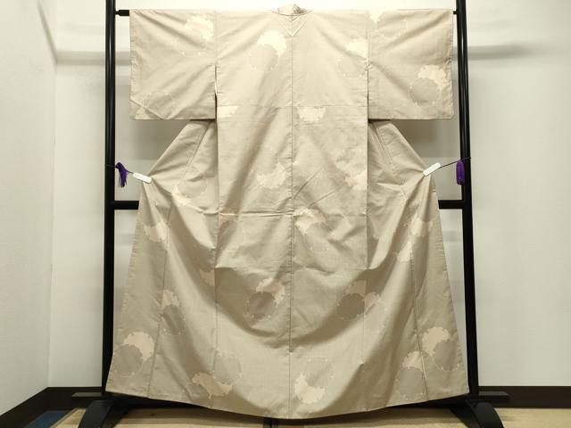 平和屋着物●本場大島紬　白大島　160亀甲　雪輪重ね文　正絹　逸品　CABI0613gh