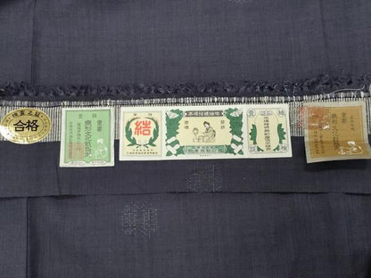 平和屋着物●本場結城紬　重要無形文化財　80亀甲　飛び亀甲柄　吉祥丸文　証紙付き　正絹　逸品　CABI0667gh