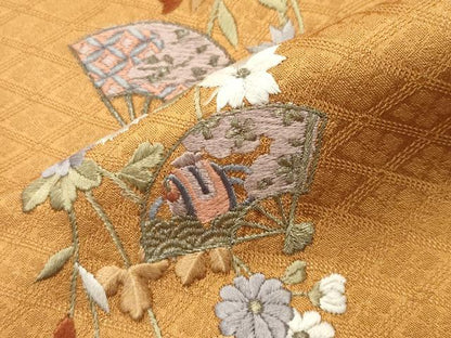 平和屋着物●上質な色無地　刺繍　ワンポイント　扇面花文　花菱地紋　金糸　正絹　逸品　CABI0734gh