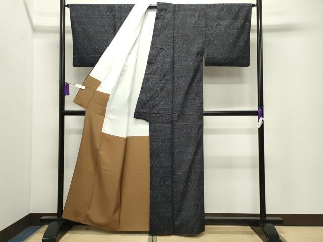 平和屋着物●本場結城紬　重要無形文化財　100亀甲　舞蝶花鳥文　正絹　逸品　CABI0738gh