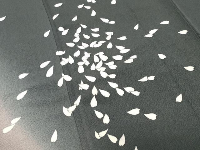 平和屋着物●訪問着　舞桜文　暈し染め　黒地　鬼しぼ縮緬　正絹　逸品　CABI0740gh